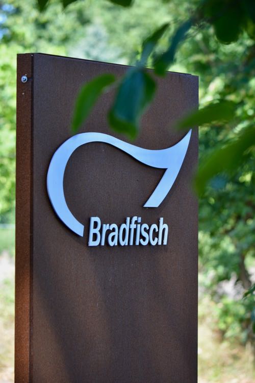 Firmenschild Baumschule Bradfisch 